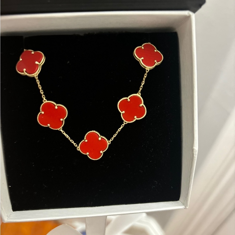 Chic Red Clover Bracelet
